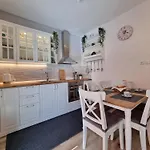 Mit Terrasse Und Grill In Strandnaehe By Interhome شقة تْسْغيكفانِتْسا