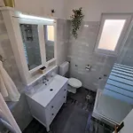 Mit Terrasse Und Grill In Strandnaehe By Interhome شقة