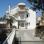 Mit Terrasse Und Grill In Strandnaehe By Interhome