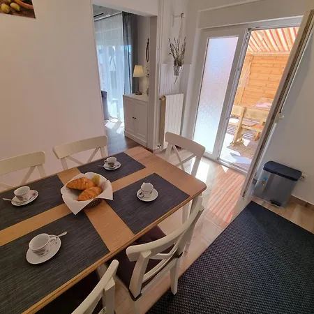 Mit Terrasse Und Grill In Strandnaehe By Interhome شقة