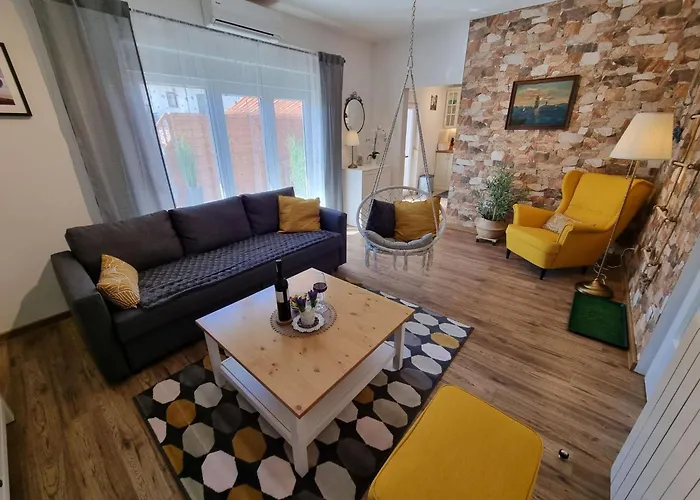 公寓 Mit Terrasse Und Grill In Strandnaehe By Interhome 茨里克韦尼察