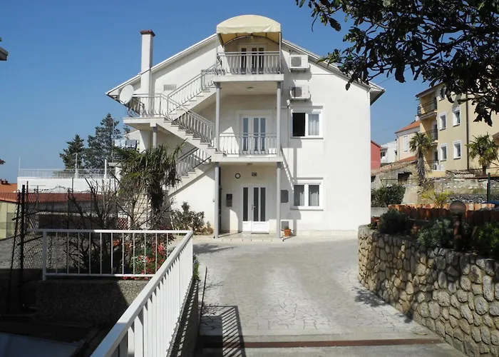 Mit Terrasse Und Grill In Strandnaehe By Interhome