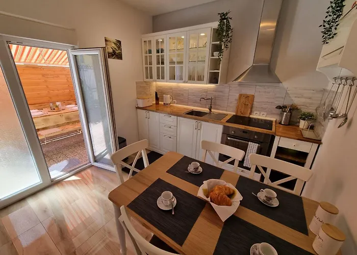 Mit Terrasse Und Grill In Strandnaehe By Interhome