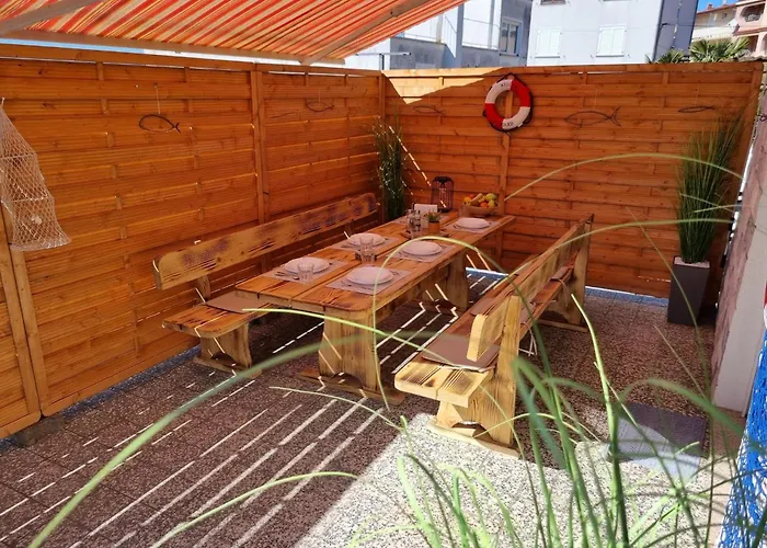 Mit Terrasse Und Grill In Strandnaehe By Interhome * 크리크베니카